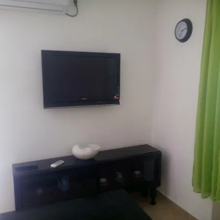 Summertime Apartment Kali